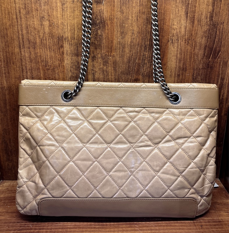 Chanel 菱格紋肩背包-1