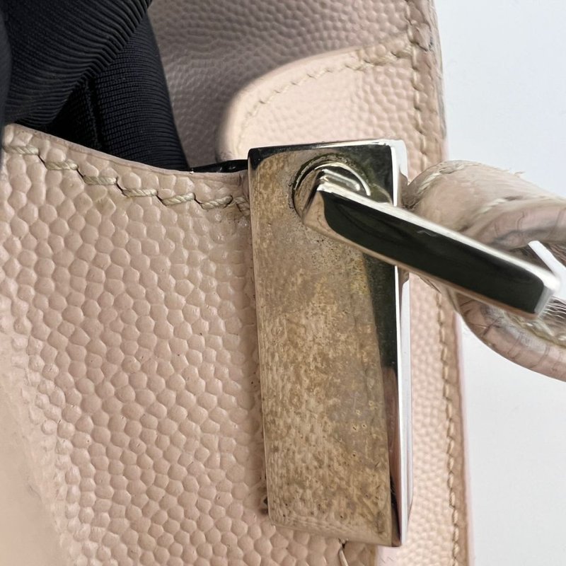 聖羅蘭 CASSANDRA 小型粒面皮革手提包-20