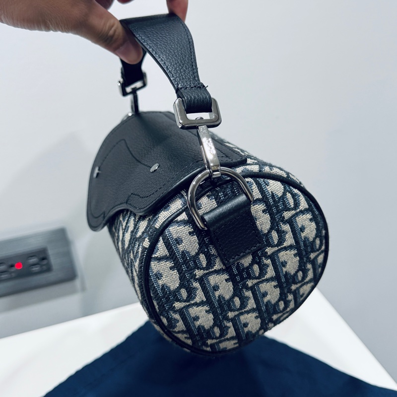 迪奧男包Dior Mini Roller bag 迷你圓筒男包狀況很好👌-3