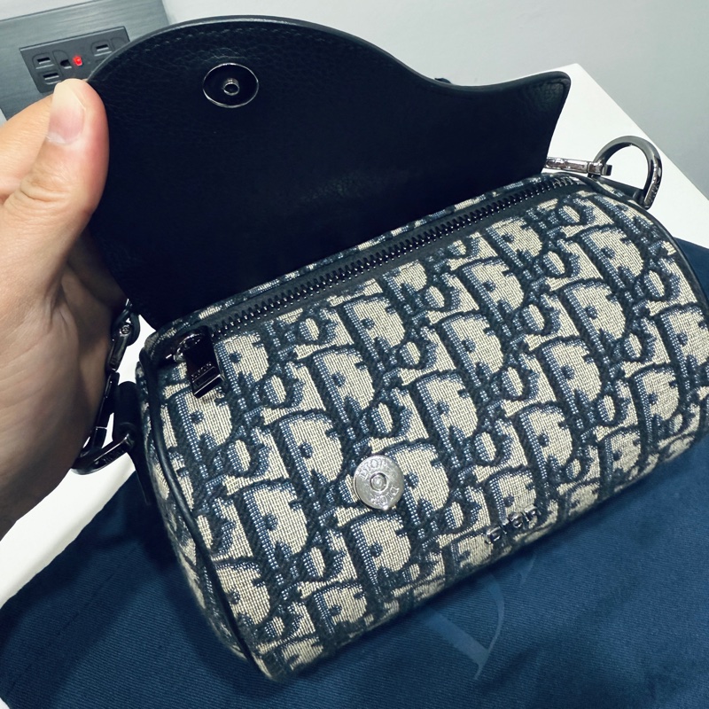迪奧男包Dior Mini Roller bag 迷你圓筒男包狀況很好👌-6