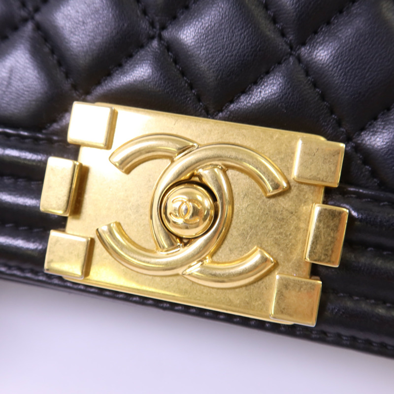 CHANEL 羊皮皮革Boy 25金扣鏈帶肩背袋-10