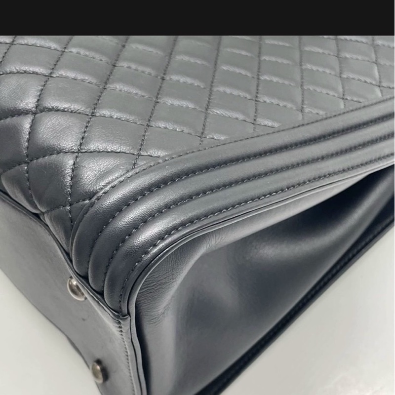 👜 Chanel Le Boy 托特包｜菱格牛皮｜黑銀-10