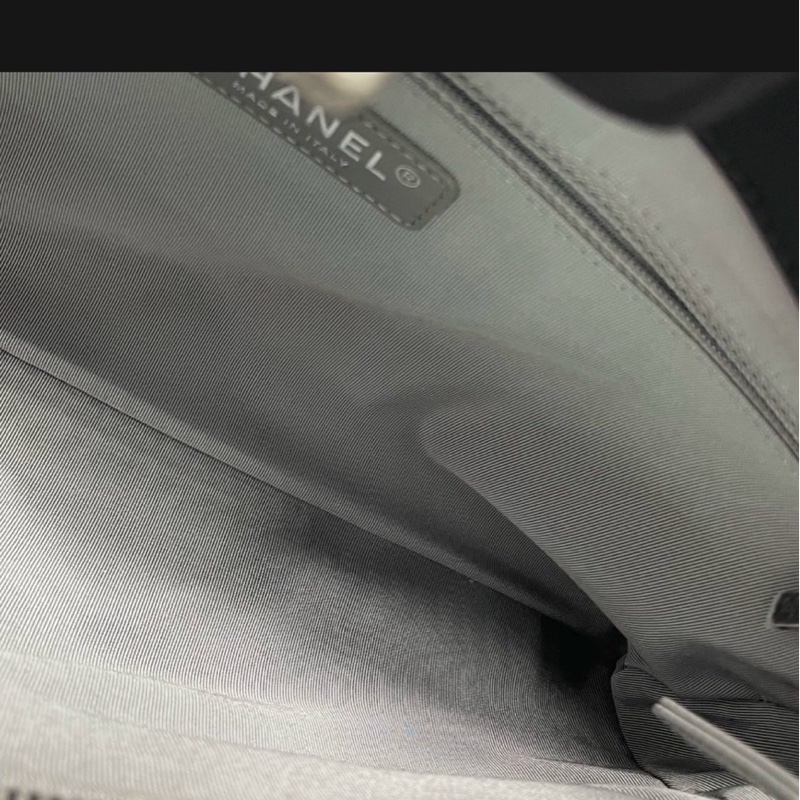 👜 Chanel Le Boy 托特包｜菱格牛皮｜黑銀-14