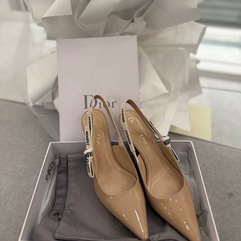 J'ADIOR 露跟高跟鞋 裸色漆面小牛皮