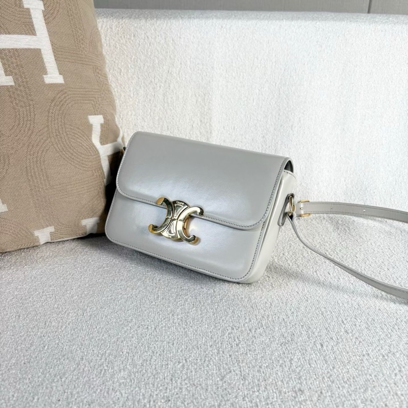 Celine 灰白色金扣Teenbox豆腐包小號18.5*14*5.5 99新配件塵袋-5