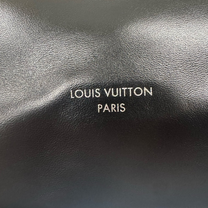 LOUIS VUITTON 路易威登 黑武士 大號 黑色 男女通用 斜背包 單肩包 銀扣-9