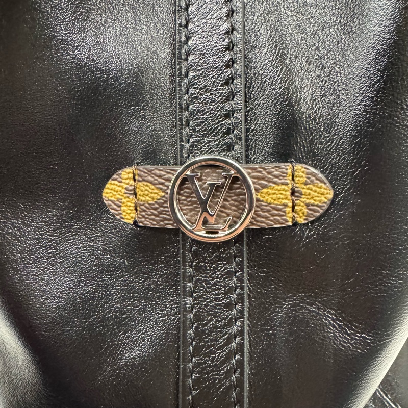 LOUIS VUITTON 路易威登 黑武士 大號 黑色 男女通用 斜背包 單肩包 銀扣-10