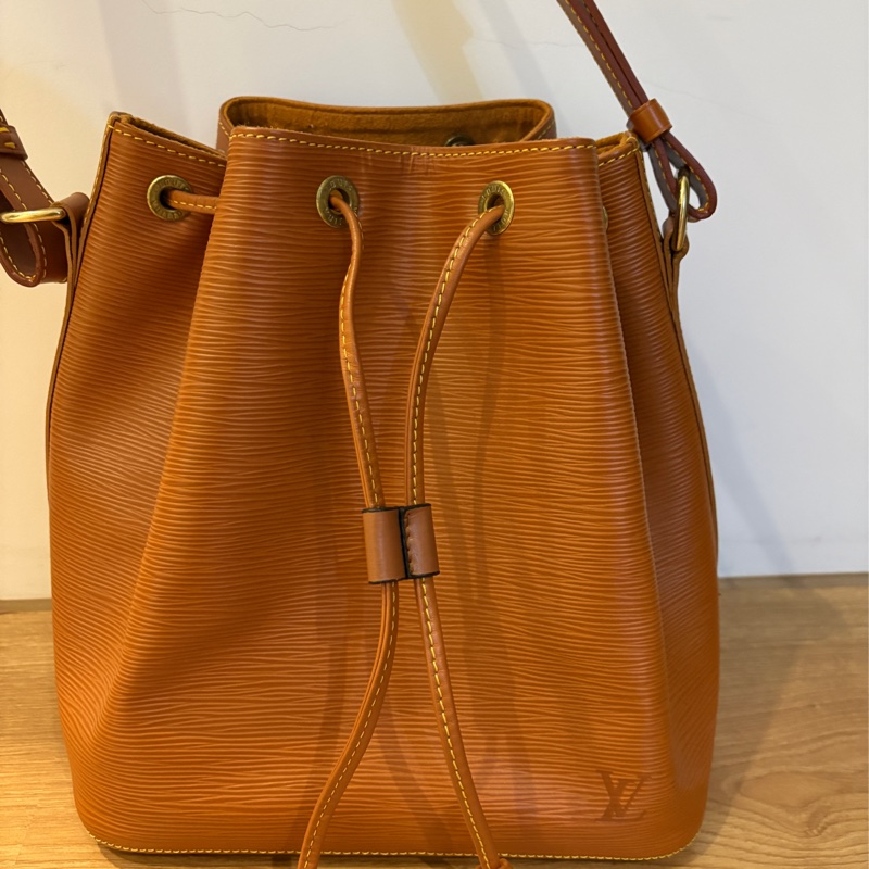 LV水波紋水桶包-0