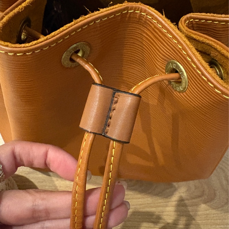 LV水波紋水桶包-8