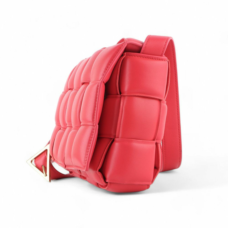 【包稅】BOTTEGA VENETA 帶襯墊的卡帶斜挎包 591970 / 33168--1