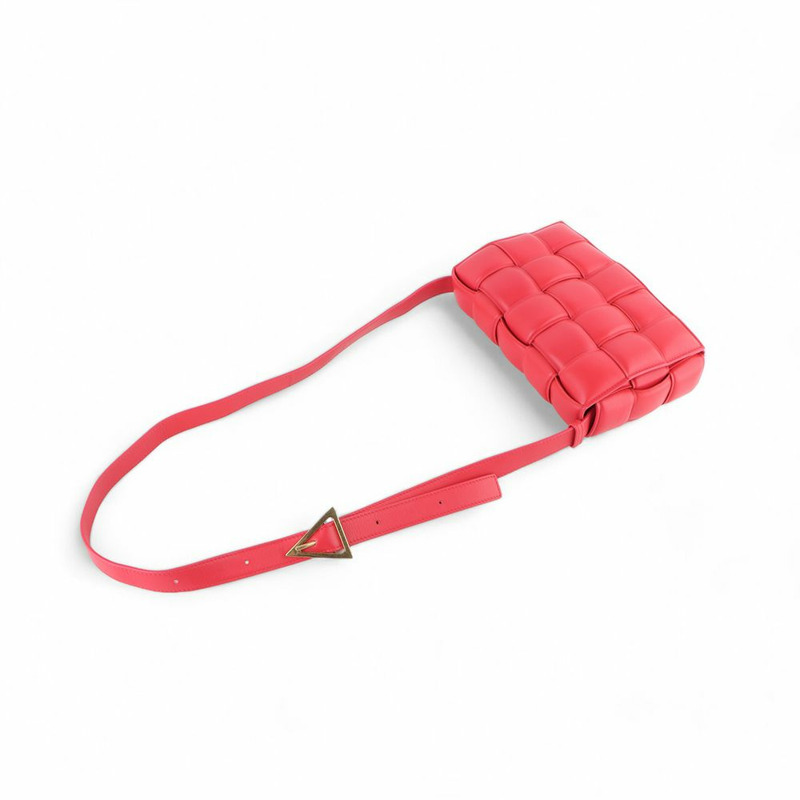 【包稅】BOTTEGA VENETA 帶襯墊的卡帶斜挎包 591970 / 33168--3