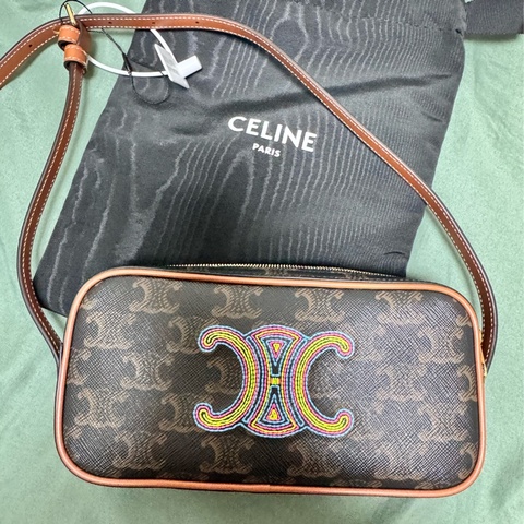 Celine 迷你彩色刺繡相機包MINI CAMERA SHOULDER BAG
