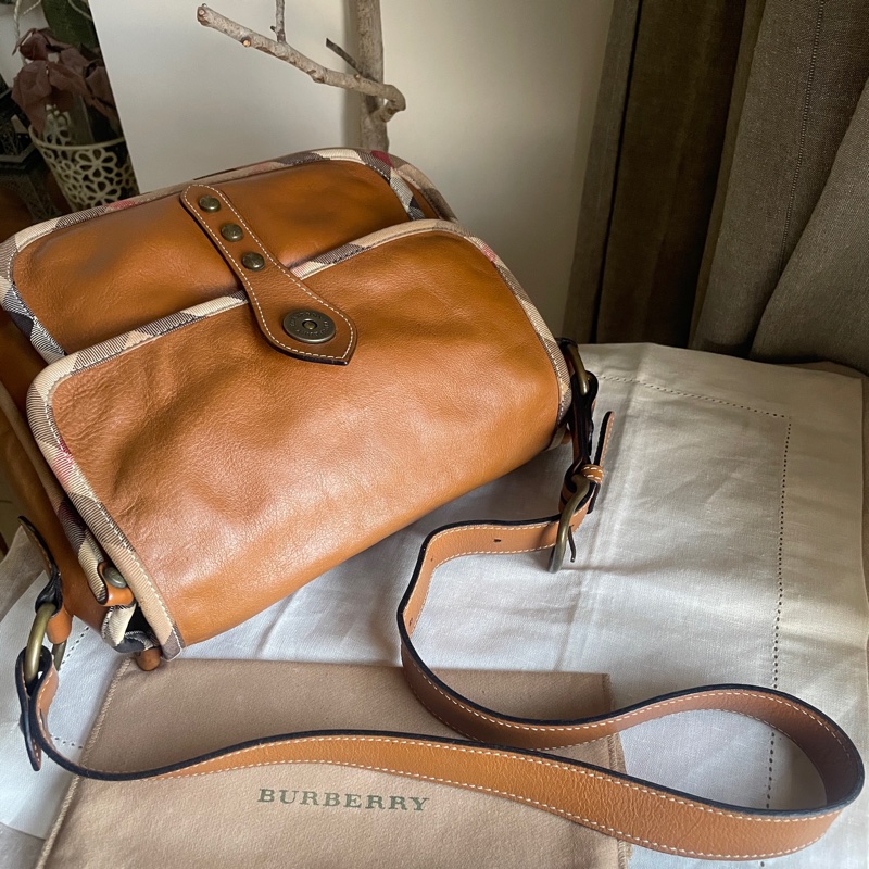 Burberry郵差包/大馬鞍/翻蓋包/斜背包/側背包🇬🇧正品🇬🇧況好🇬🇧男女適用🇬🇧英式風格🇬🇧學院風-0