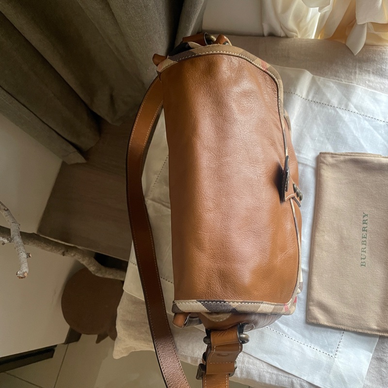 Burberry郵差包/大馬鞍/翻蓋包/斜背包/側背包🇬🇧正品🇬🇧況好🇬🇧男女適用🇬🇧英式風格🇬🇧學院風-11