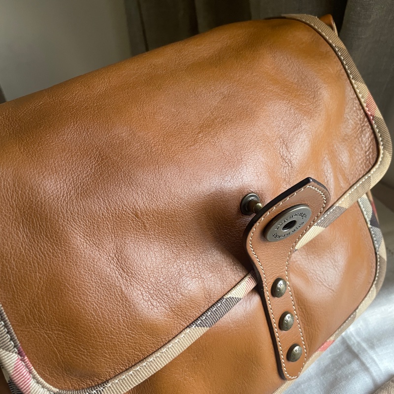 Burberry郵差包/大馬鞍/翻蓋包/斜背包/側背包🇬🇧正品🇬🇧況好🇬🇧男女適用🇬🇧英式風格🇬🇧學院風-13