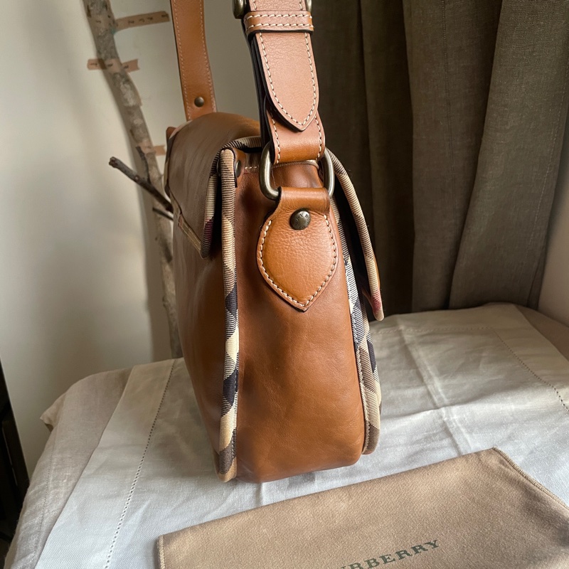 Burberry郵差包/大馬鞍/翻蓋包/斜背包/側背包🇬🇧正品🇬🇧況好🇬🇧男女適用🇬🇧英式風格🇬🇧學院風-21