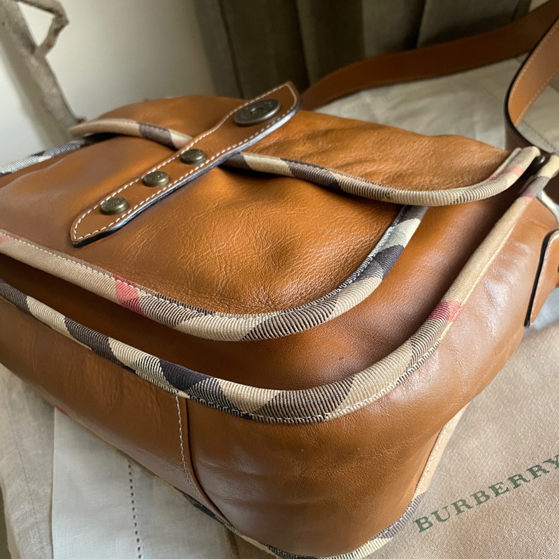 Burberry郵差包/大馬鞍/翻蓋包/斜背包/側背包🇬🇧正品🇬🇧況好🇬🇧男女適用🇬🇧英式風格🇬🇧學院風-36