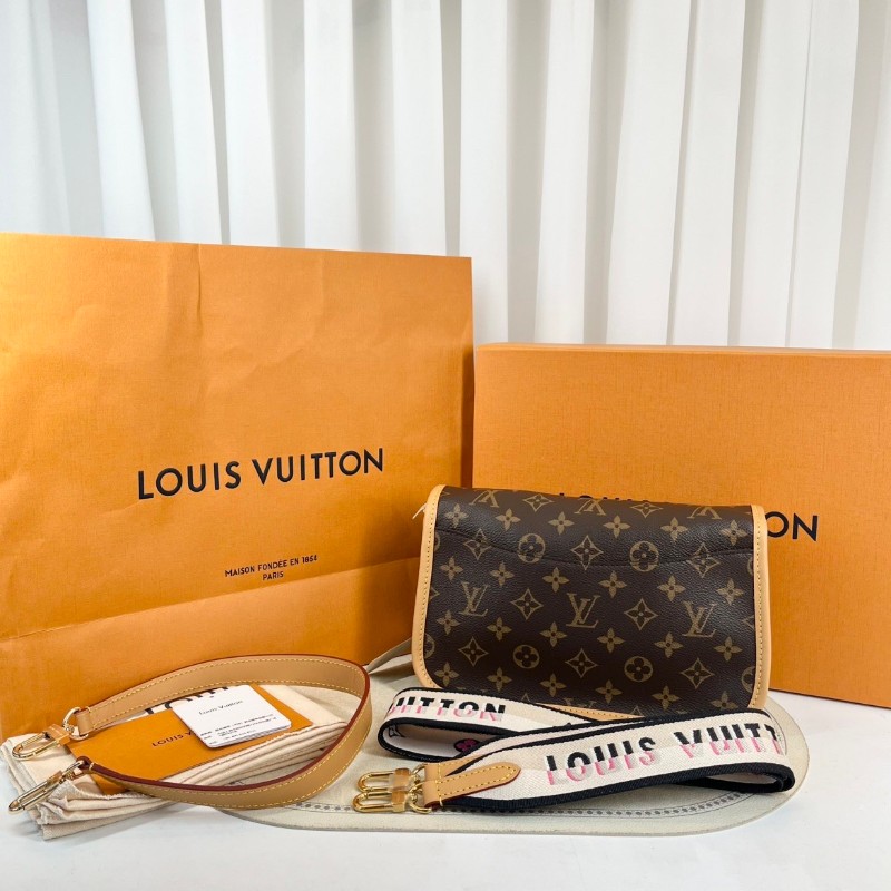 LV路易威登 芯片款 Diane PM 經典老花搭配帆布塗層法棍包 手提斜挎單肩腋下都可-0