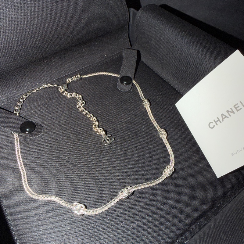 香奈兒五花logo蛇骨頸鍊-1