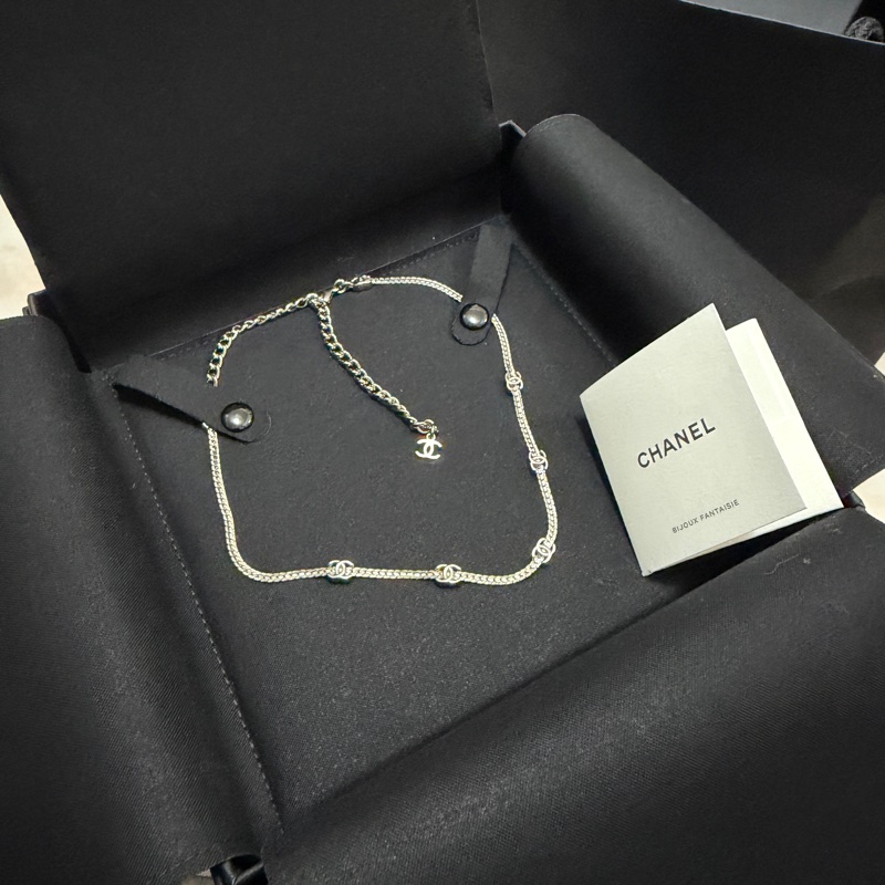 香奈兒五花logo蛇骨頸鍊-6