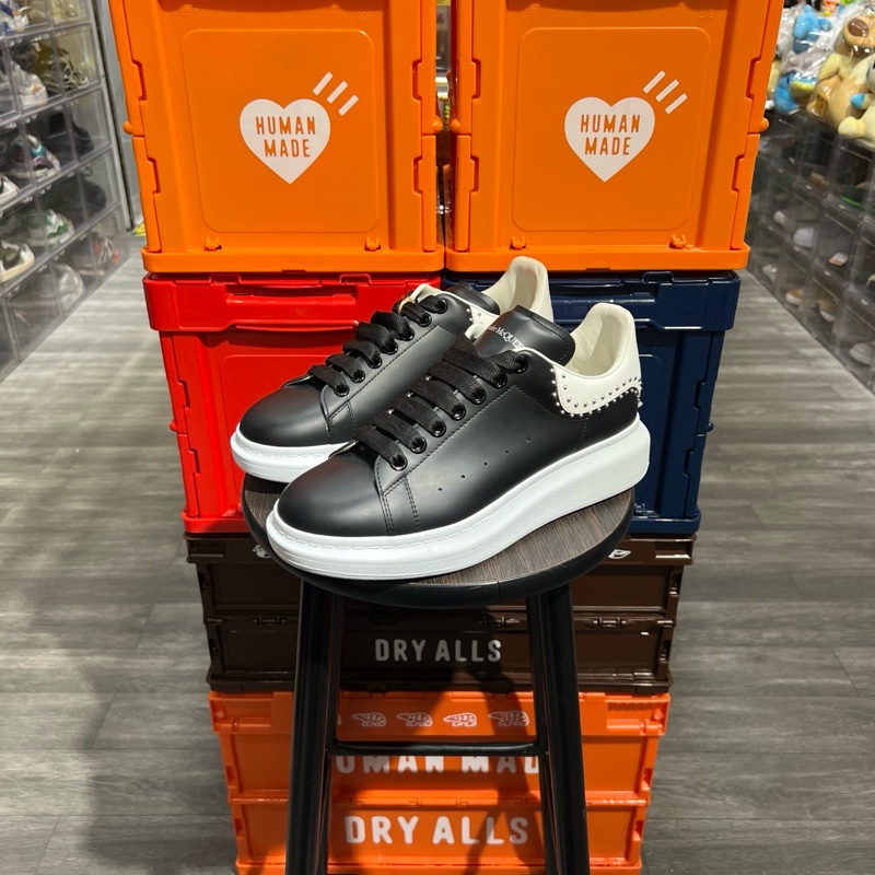 Mcqueen 黑白鉚釘Eu41.5-0