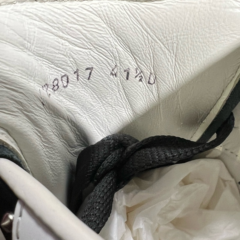 Mcqueen 黑白鉚釘Eu41.5-6