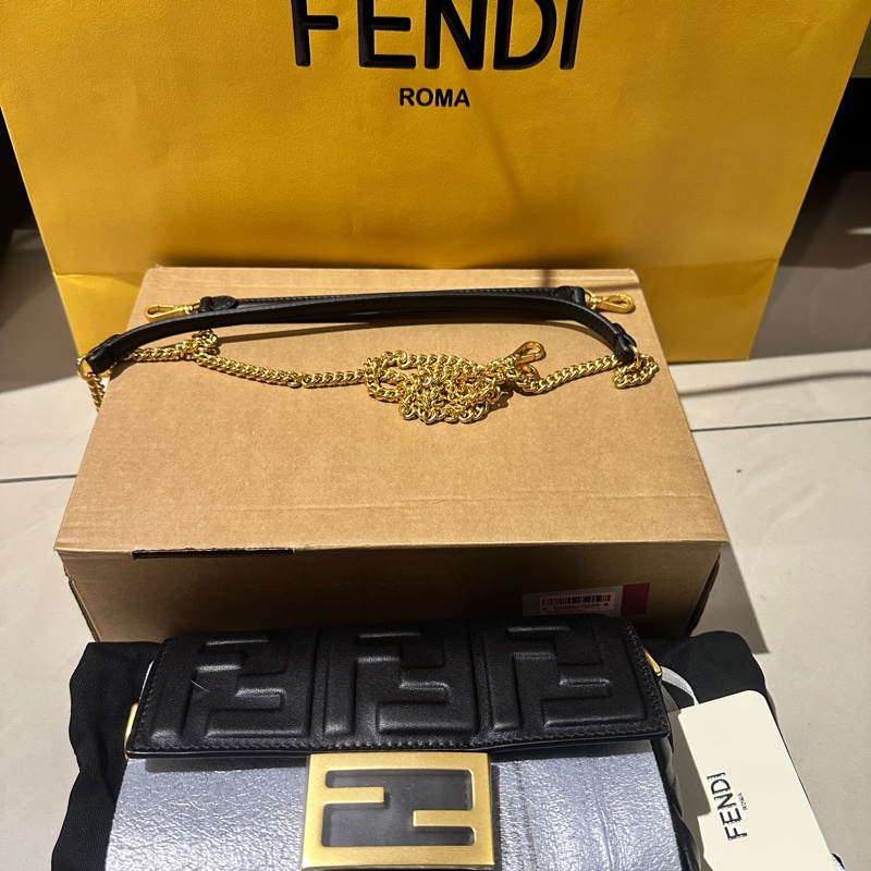 Fendi Mini Baguette 迷你法棍包-17