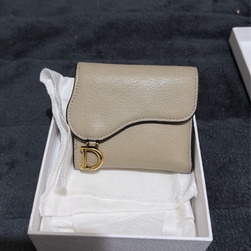 Dior Saddle Lotus 奶茶色三折短夾-0