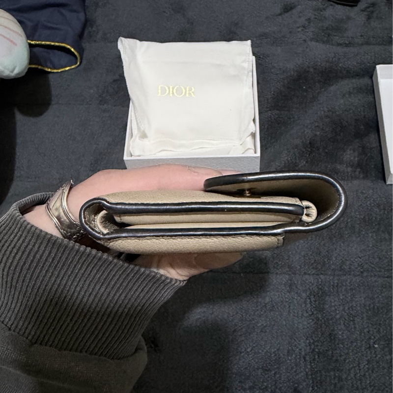Dior Saddle Lotus 奶茶色三折短夾-9