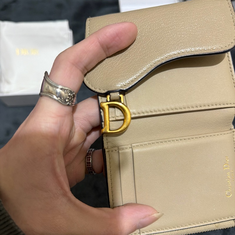 Dior Saddle Lotus 奶茶色三折短夾-13