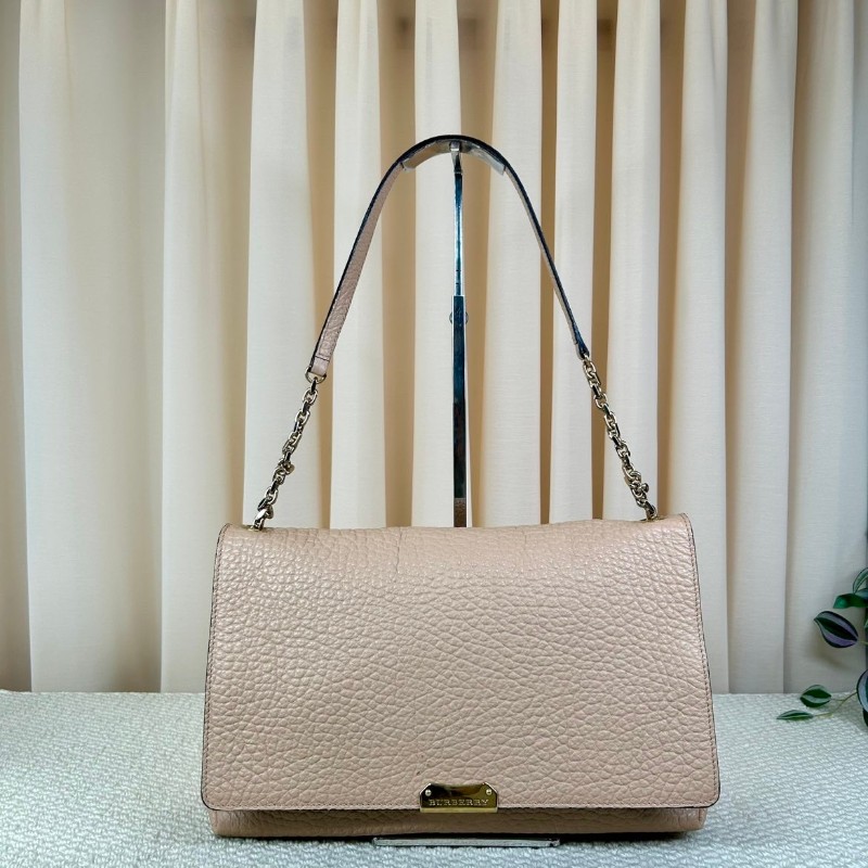 Burberry經典駝色牛皮單肩包  荔枝紋牛皮材質 金屬搭扣裝飾 盡顯優雅 適合日常搭配 尺寸適中 輕鬆攜帶-0