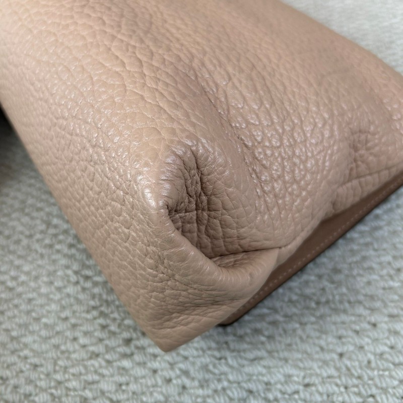 Burberry經典駝色牛皮單肩包  荔枝紋牛皮材質 金屬搭扣裝飾 盡顯優雅 適合日常搭配 尺寸適中 輕鬆攜帶-16
