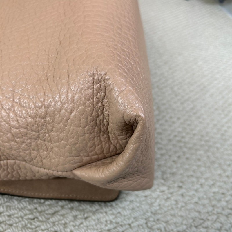 Burberry經典駝色牛皮單肩包  荔枝紋牛皮材質 金屬搭扣裝飾 盡顯優雅 適合日常搭配 尺寸適中 輕鬆攜帶-18