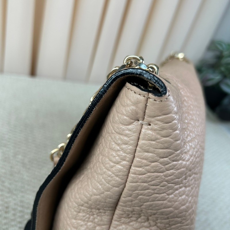 Burberry經典駝色牛皮單肩包  荔枝紋牛皮材質 金屬搭扣裝飾 盡顯優雅 適合日常搭配 尺寸適中 輕鬆攜帶-20