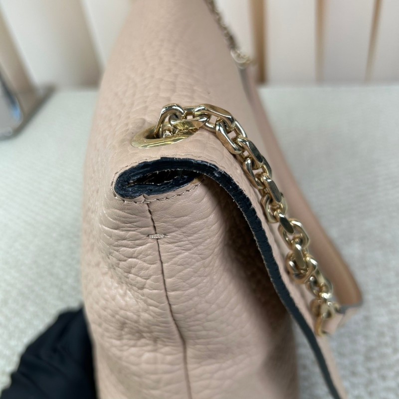 Burberry經典駝色牛皮單肩包  荔枝紋牛皮材質 金屬搭扣裝飾 盡顯優雅 適合日常搭配 尺寸適中 輕鬆攜帶-26