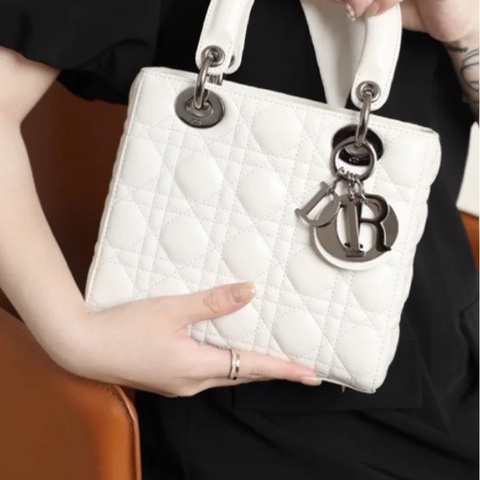 Dior 白色四格羊皮菱格紋黛妃包20×17×6 98新配件塵袋