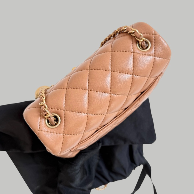 Chanel Lambskin焦糖啡金球-6