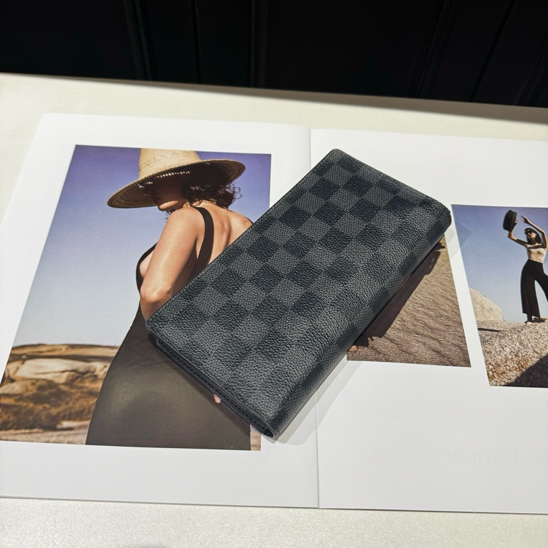 99新  Lv 棋盤格男士錢包-0