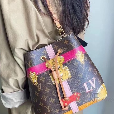 LV NEONOE宮廷塗鴉水桶包中號26*25*17  98新配件塵袋