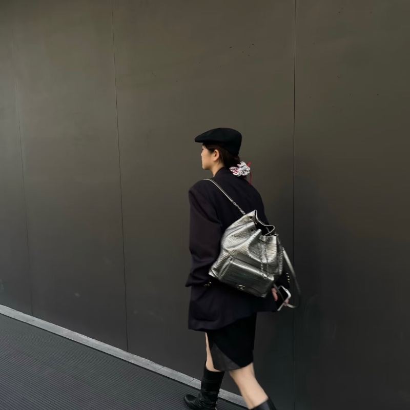 Chanel 鰐魚壓紋抽繩後背包27*33*15 99新配件塵袋-0