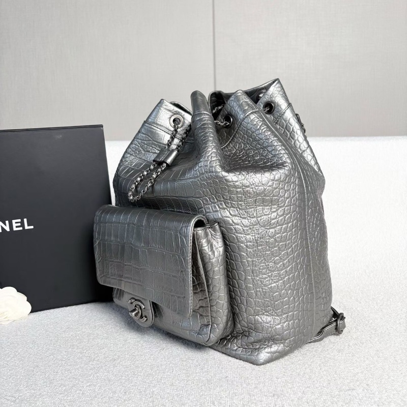 Chanel 鰐魚壓紋抽繩後背包27*33*15 99新配件塵袋-4