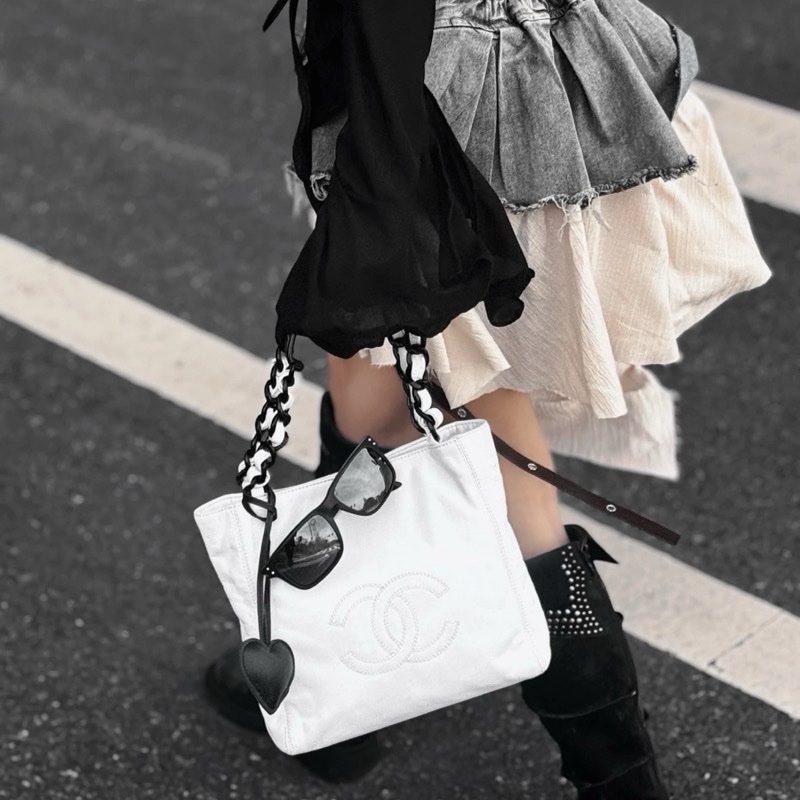 【Chanel撿漏✨ 全網最低價!】Chanel 黑白Tote Vintage-1