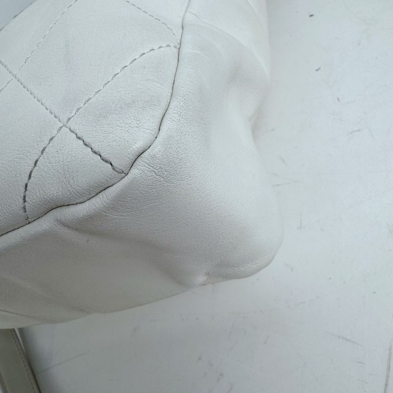 香奈兒 · 21秀款抽繩福袋金珠包晶片款金扣白色-11