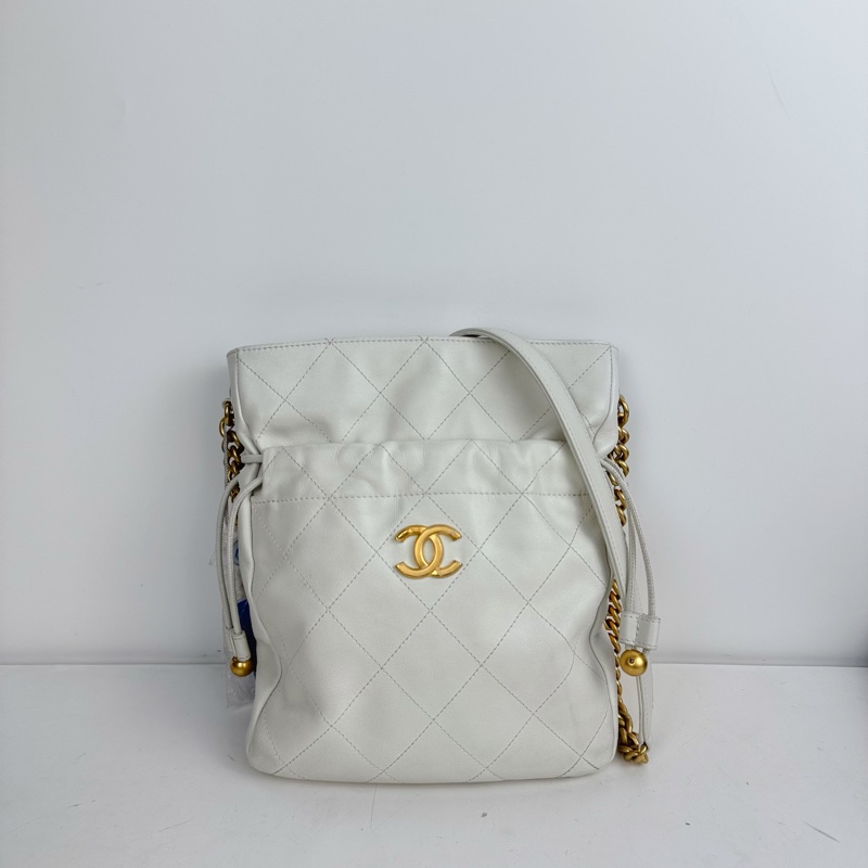 香奈兒 · 21秀款抽繩福袋金珠包晶片款金扣白色-2