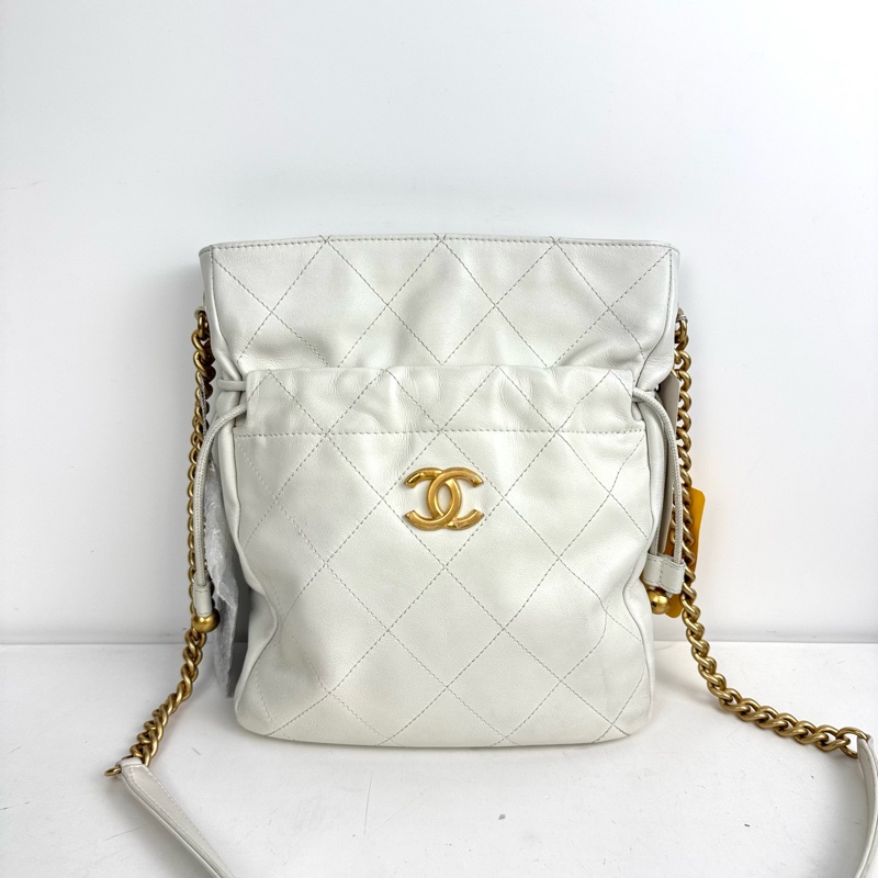 Chanel香奈兒 · 秀款抽繩福袋金珠包晶片款金扣白色-2