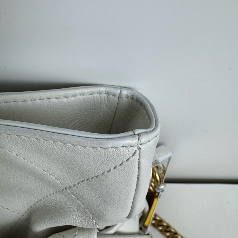 Chanel香奈兒 · 秀款抽繩福袋金珠包晶片款金扣白色-6