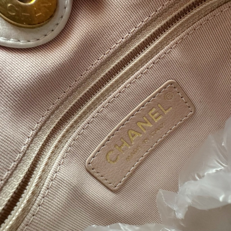 Chanel香奈兒 · 秀款抽繩福袋金珠包晶片款金扣白色-15