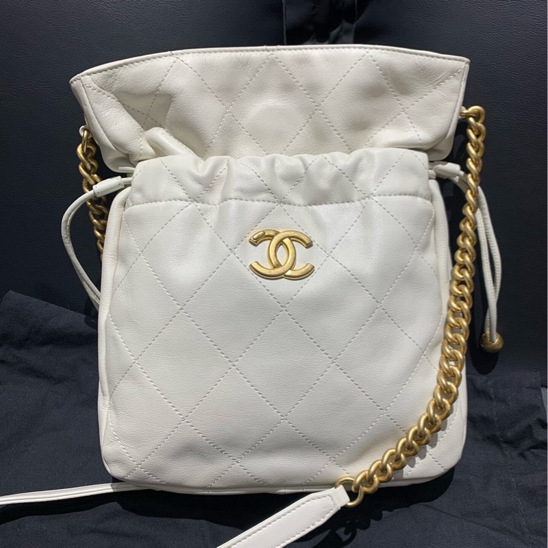 Chanel香奈兒 · 秀款抽繩福袋金珠包晶片款金扣白色-8