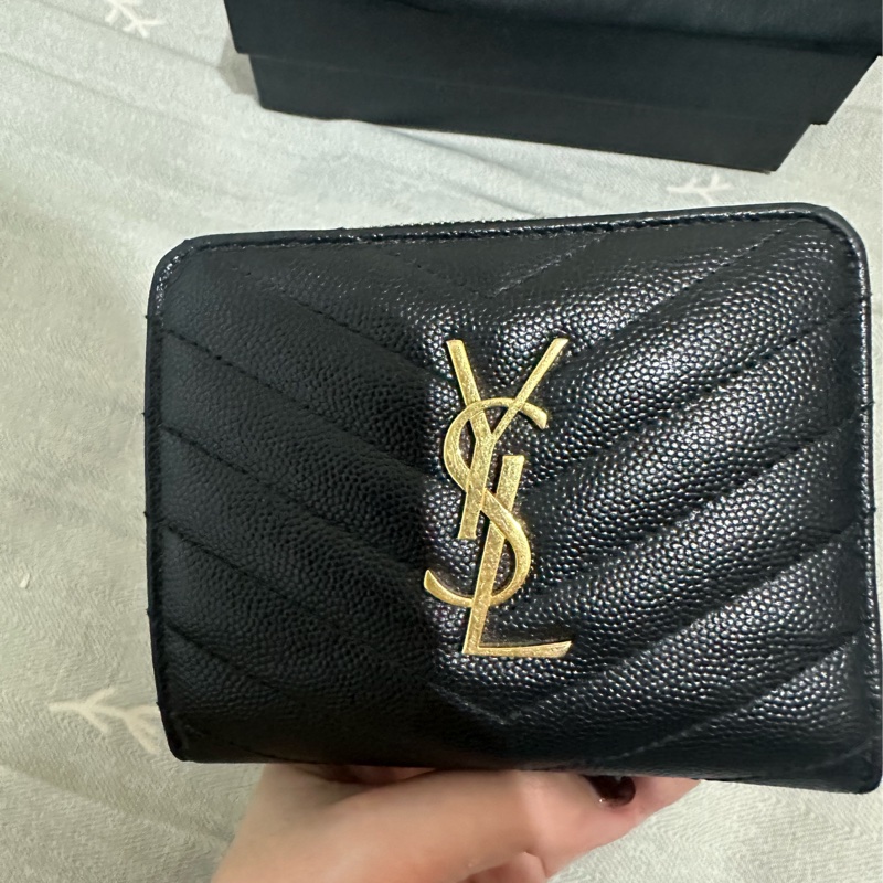 CASSANDRE SAINT LAURENT MATELASSÉ絎縫皮革小型全拉鏈錢包-0