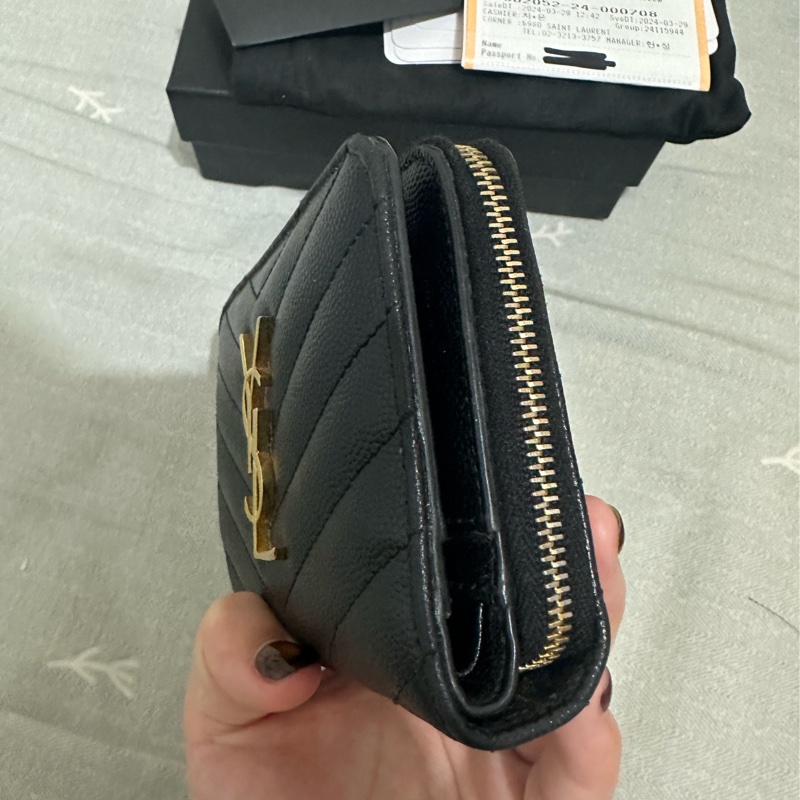 CASSANDRE SAINT LAURENT MATELASSÉ絎縫皮革小型全拉鏈錢包-1